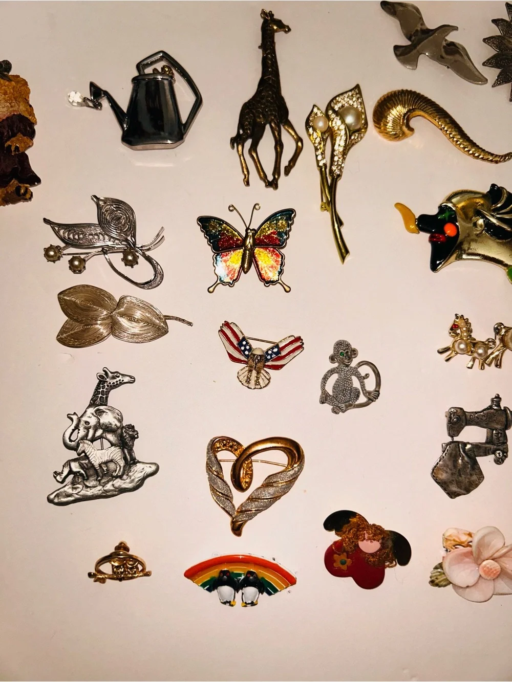 All kinds signed and not 54 brooches